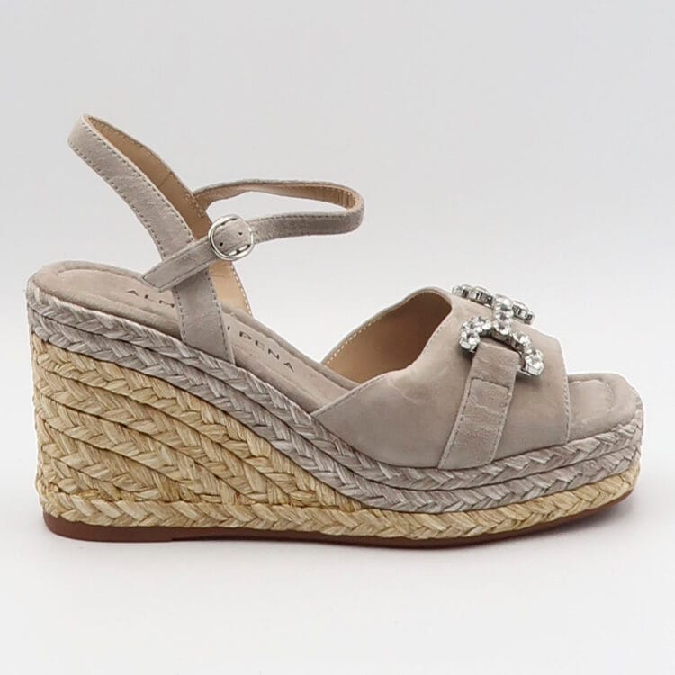 Sandalo in suede con morsetto in strass - Taupe