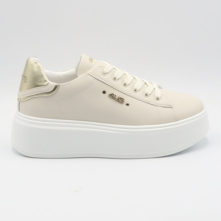 Sneaker con logo metallico - Beige