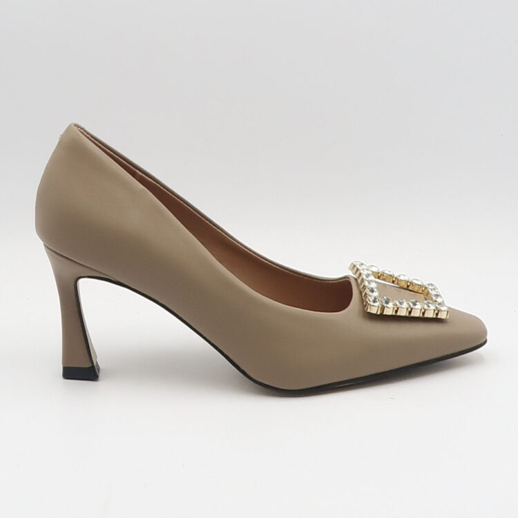 Decolleté con applicazione gioiello - Beige scuro